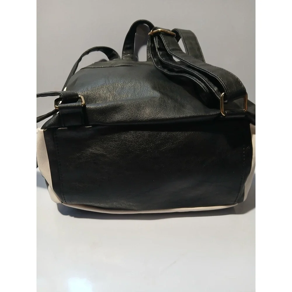 Betsey Johnson Black White Stripe Heart Glitter Mini Backpack‎ Purse